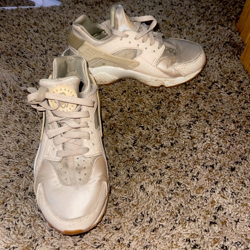 Women’s 9 air huarache